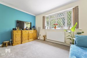 Bedroom Five/Snug- click for photo gallery